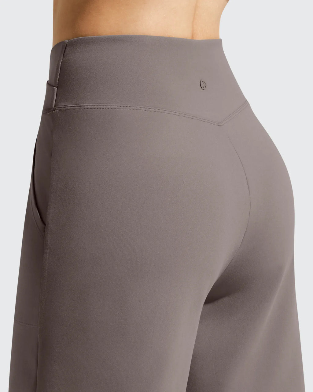 EverGoing Cross Waist Pockets Athletic Shorts 6''