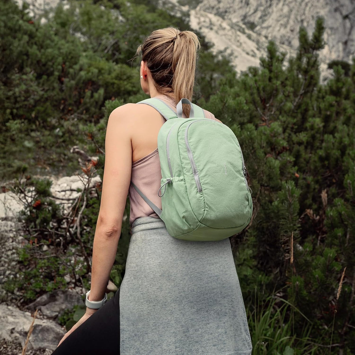 G4Free 15L Water-Resistant Hiking Backpack Adjustable Chest Strap